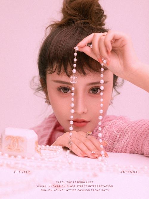 粉色少女：可爱、迷人的时尚潮流代表