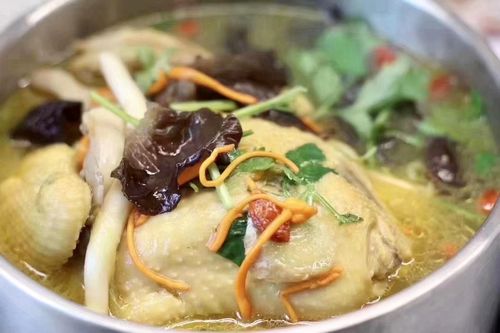 炖土鸡饭店铺起名大全（有特色的炖鸡饭店名字）