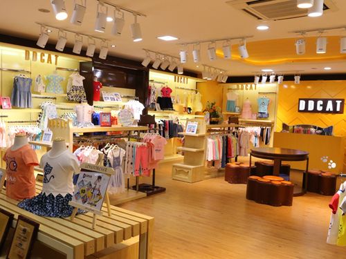 高端女宝童装店铺起名大全（高端女宝童装店铺起名大全及寓意）