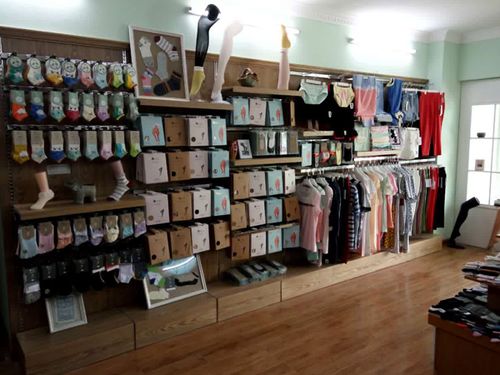 摆摊短裤袜子店铺起名大全（摆摊短裤袜子店铺起名大全怎么起）
