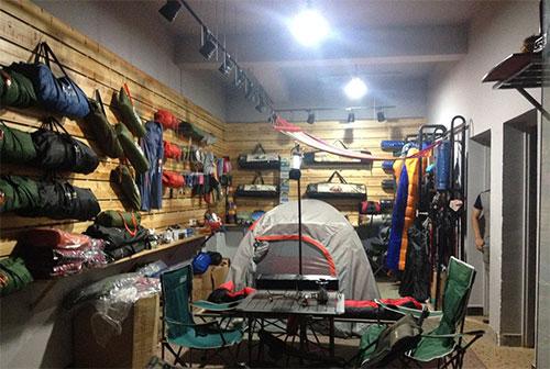 户外用品实体店铺起名字大全集（户外用品实体店铺起名字大全集四个字）