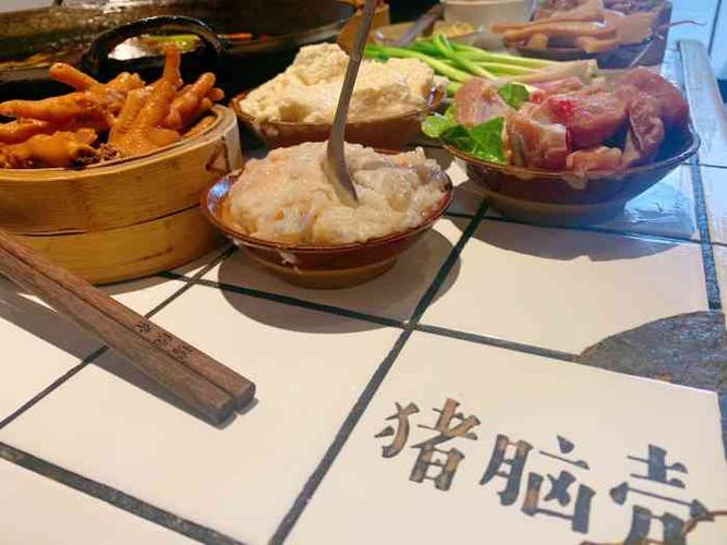 猪脑壳店铺起名字大全大气（猪脑壳下一句歇后语）