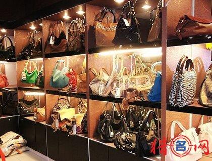卖包店铺起名大全（给卖包包商店起个啥名字好听）