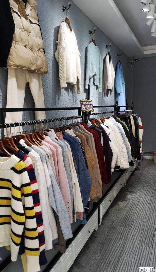 服装店铺起名女孩大全（服装店的名字 女装小众）