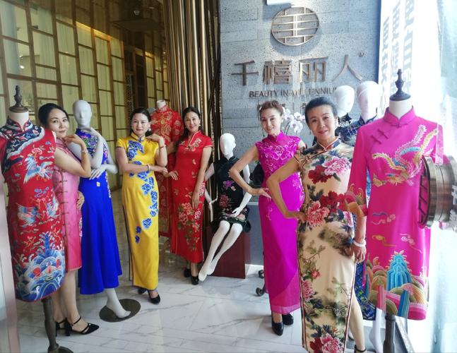 旗袍店铺起名字大全（旗袍店铺起名字大全四个字）