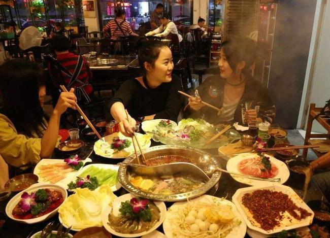 美女开火锅店起名字大全（开火锅店的女明星有谁）