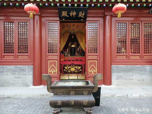 宝宝庙里起名字怎么起（庙上来的孩子是什么意思）