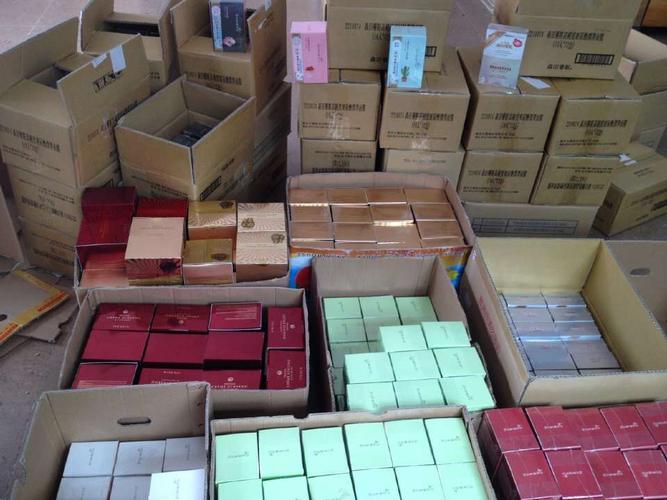 化妆品快递公司起名字大全（化妆品快递图片）