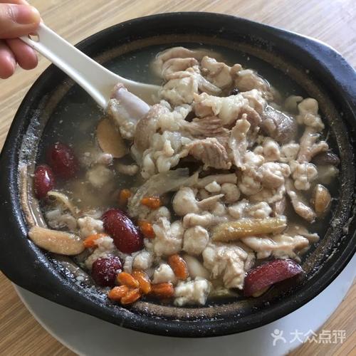 猪脑骨髓汤店铺起名大全（猪脑骨髓汤放什么药材煮）