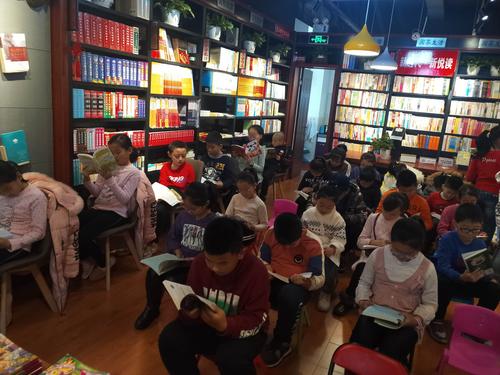 小孩书店起名字大全（小学生书店名）
