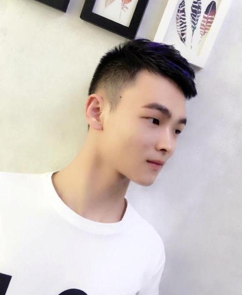 男士发型公司起名字怎么起（男士发型公司起名字怎么起的）