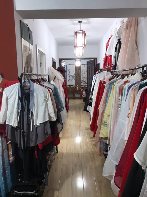 汉服店铺起名大全男生两个字（汉服店取名）