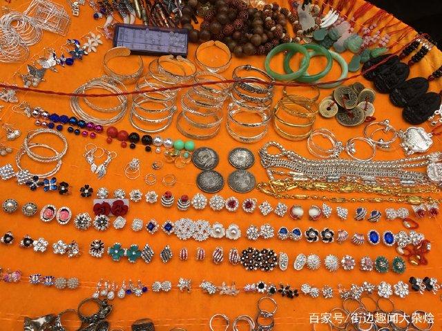 摆摊首饰店铺起名字大全（摆首饰摊如何比较好卖）