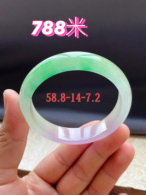 彩镯子起名字大全（镯子春带彩）