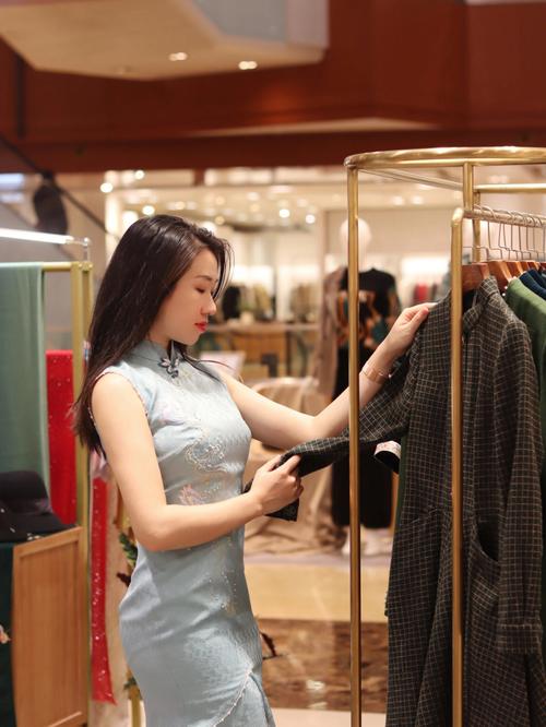 旗袍店铺起名字大全女孩（旗袍店取什么名字好）