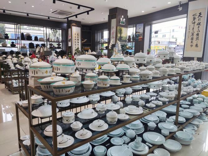 陶瓷餐具店铺起名大全（陶瓷餐具店装修效果图）