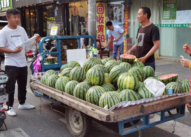 摆地摊卖什么最赚钱_摆地摊卖什么最赚钱而且很受欢迎